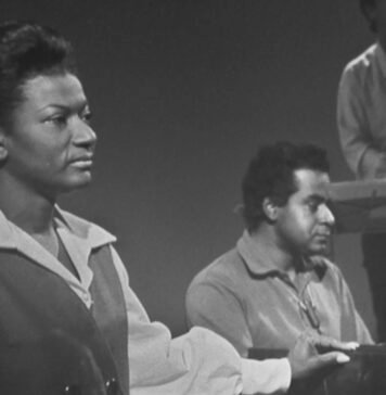 João Bosco, Aldir Blanc, Alaíde Costa, Johnny Alf e um gol anulado congelado no tempo Alaíde Costa e Johnny Alf em cena do filme "A Noite de Alaíde"