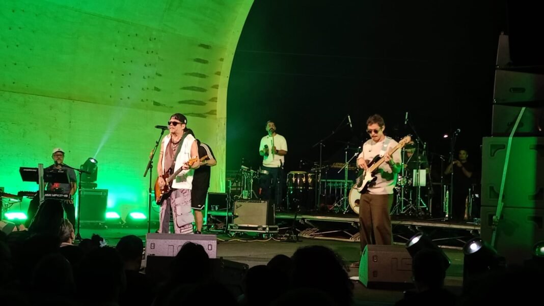 mundo livre s/a no palco do Festival de Inverno Sesc 2026 - foto: Zema Ribeiro