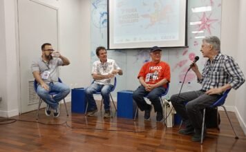 O prazer da criação Eduardo Macedo, Klevisson Viana, Jô Oliveira e Bráulio Tavares - fotos: Zema Ribeiro