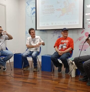 O prazer da criação Eduardo Macedo, Klevisson Viana, Jô Oliveira e Bráulio Tavares - fotos: Zema Ribeiro