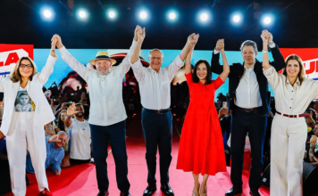 Por que o jingle-funk Lula da Silva é um enorme acerto eleitoral e histórico Janja da Vila, Lula da Silva, Geraldo Alckmin, Lu Alckmin, Fernando Haddad e Ana Estela Haddad na convenção do PT que lançou Lula candidato ao quarto mandato. Foto: Ricardo Stuckert;Divulgação