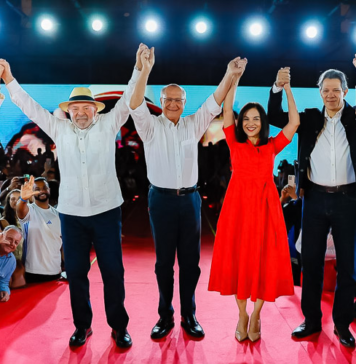Por que o jingle-funk Lula da Silva é um enorme acerto eleitoral e histórico Janja da Vila, Lula da Silva, Geraldo Alckmin, Lu Alckmin, Fernando Haddad e Ana Estela Haddad na convenção do PT que lançou Lula candidato ao quarto mandato. Foto: Ricardo Stuckert;Divulgação