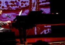 Vasta coletânea celebra 78 anos de Arnaldo Baptista e sua influência para a música brasileira Arnaldo Baptista no Teatro Sesc Santos em 2011 - foto: Daniel Moretti/ divulgação