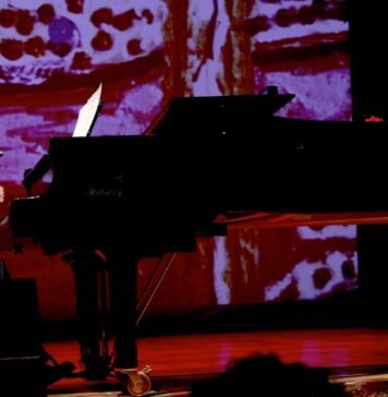 Vasta coletânea celebra 78 anos de Arnaldo Baptista e sua influência para a música brasileira Arnaldo Baptista no Teatro Sesc Santos em 2011 - foto: Daniel Moretti/ divulgação