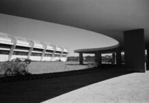 Os 80 anos do Sesi e o centenário de Flieg Fábrica da Duchen - Peixe, projeto arquitetônico de Oscar Niemeyer (1907-2012), primeiro prêmio na categoria construção industrial na I Bienal Internacional de Arte São Paulo. Guarulhos/SP, 1954 - foto: Hans Gunter Flieg/ Acervo IMS/ reprodução