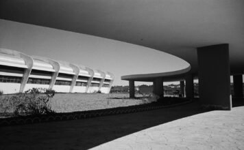 Os 80 anos do Sesi e o centenário de Flieg Fábrica da Duchen - Peixe, projeto arquitetônico de Oscar Niemeyer (1907-2012), primeiro prêmio na categoria construção industrial na I Bienal Internacional de Arte São Paulo. Guarulhos/SP, 1954 - foto: Hans Gunter Flieg/ Acervo IMS/ reprodução
