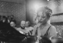“Libertad”, da pianista Juliana Rodrigues, lembra os 10 anos do golpe contra Dilma Rousseff A pianista e compositora Juliana Rodrigues - foto: Amanda Francelino/ divulgação
