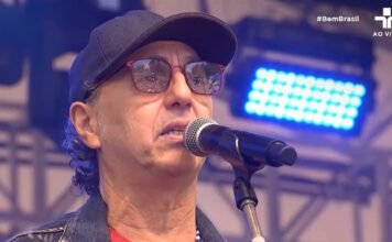 Os óculos vermelhos de Baleiro O cantor e compositor Zeca Baleiro, ontem (18), no Bem Brasil - frame/ reprodução